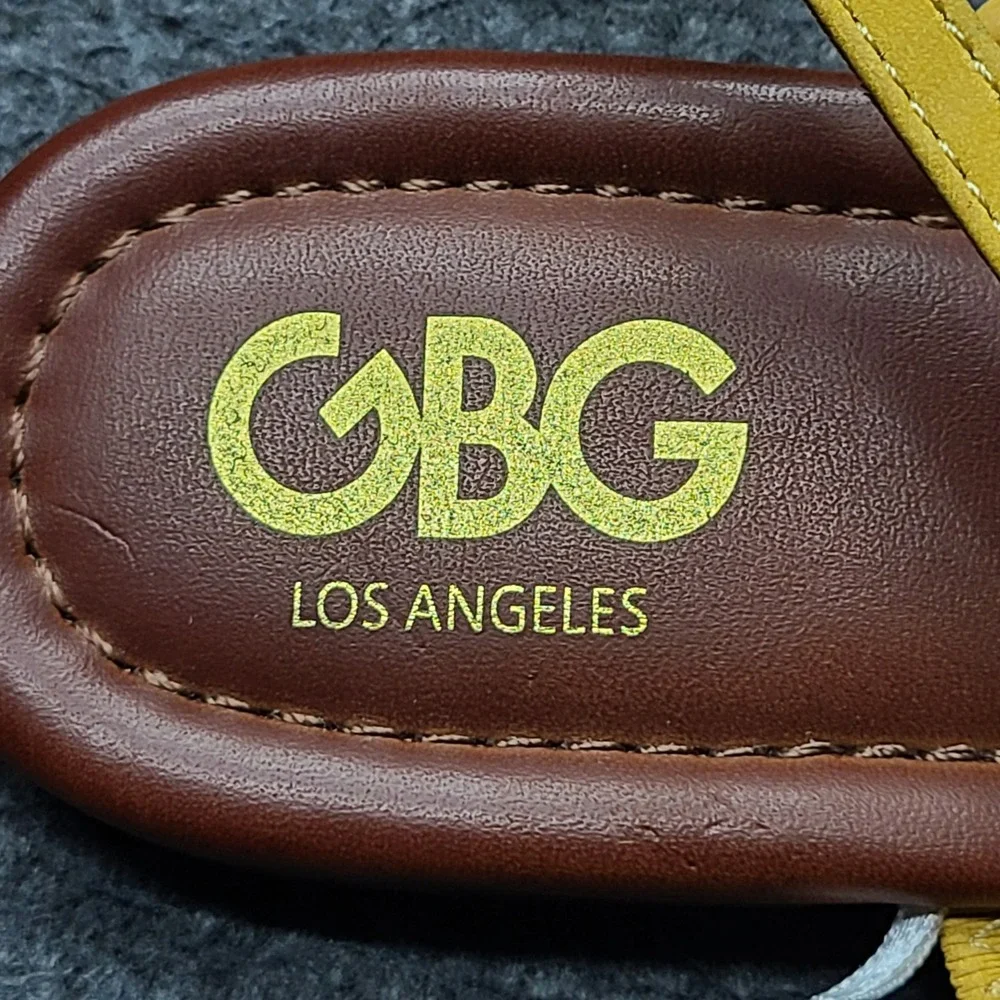 GBG Los Angeles Thong Sandals Womens 8.5 Yellow Rhinestone G Logo GLOAKA